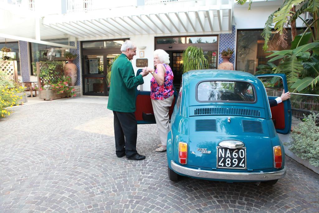 ホテル カラベル サンタニェッロ エクステリア 写真
